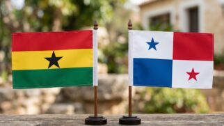 Bandeiras de Gana e Panamá