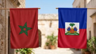 Bandeiras de Marrocos e Haiti. Países duelaram na Copa do Mundo de 2026. (Foto:Reprodução/IA)