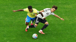 Vini Jr durante partida do Brasil contra o Japão pela Copa do Mundo (Foto: Pedro Nunes/Reuters/folhapress