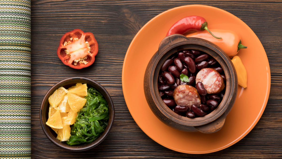 Presente na mesa dos brasileiros, a couve complementa os nutrientes do feijão e reforça seus benefícios (Foto: Freepik)