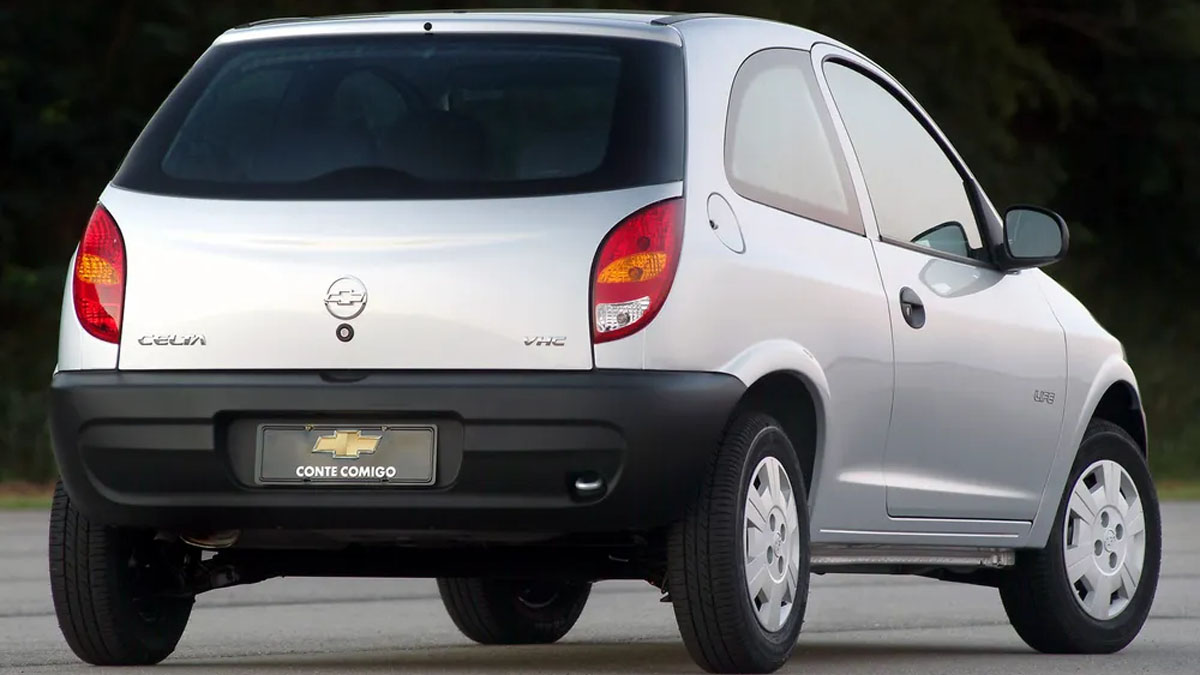 Conhecidas pela durabilidade, as opções mais recentes do Chevrolet Celta, lançadas entre 2011 e 2015, tinham o motor VHCE 1.0 flex de 78 cv/Divulgação