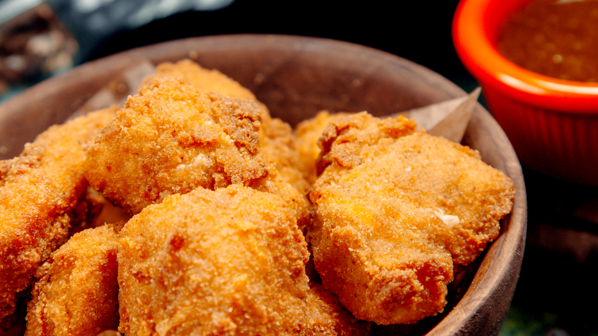 A farinha panko é um dos segredos para deixar os nuggets ainda mais crocantes e apetitosos (Foto: Pixabay)