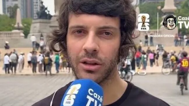 Humorista e repórter Diogo Defante, na CazéTV
