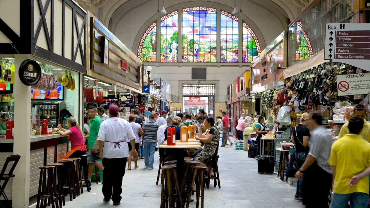 O Mercadão de São Paulo ajudou a transformar a mortadela em um dos alimentos mais associados à cultura paulistana (Foto: Expedia)