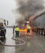 Fogo em caminhão carregado de açúcar bloqueia pista sentido litoral em Cubatão