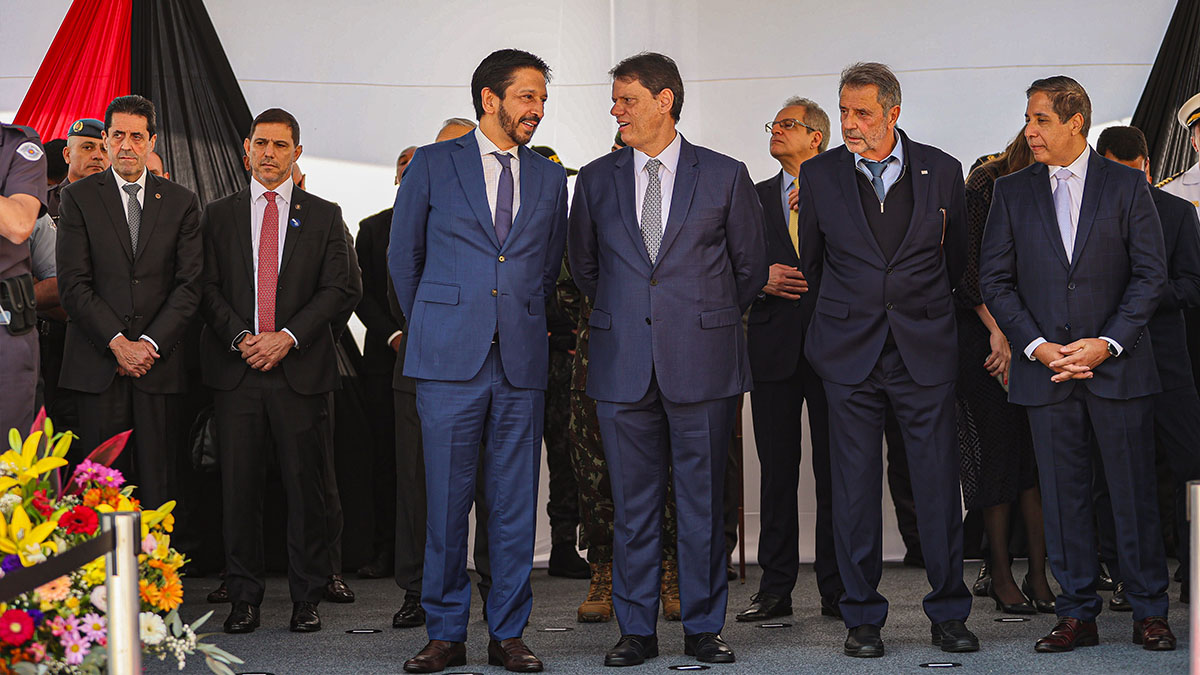 Governador Tarcísio de Freitas e prefeito Ricardo Nunes na formatura da Polícia Militar
