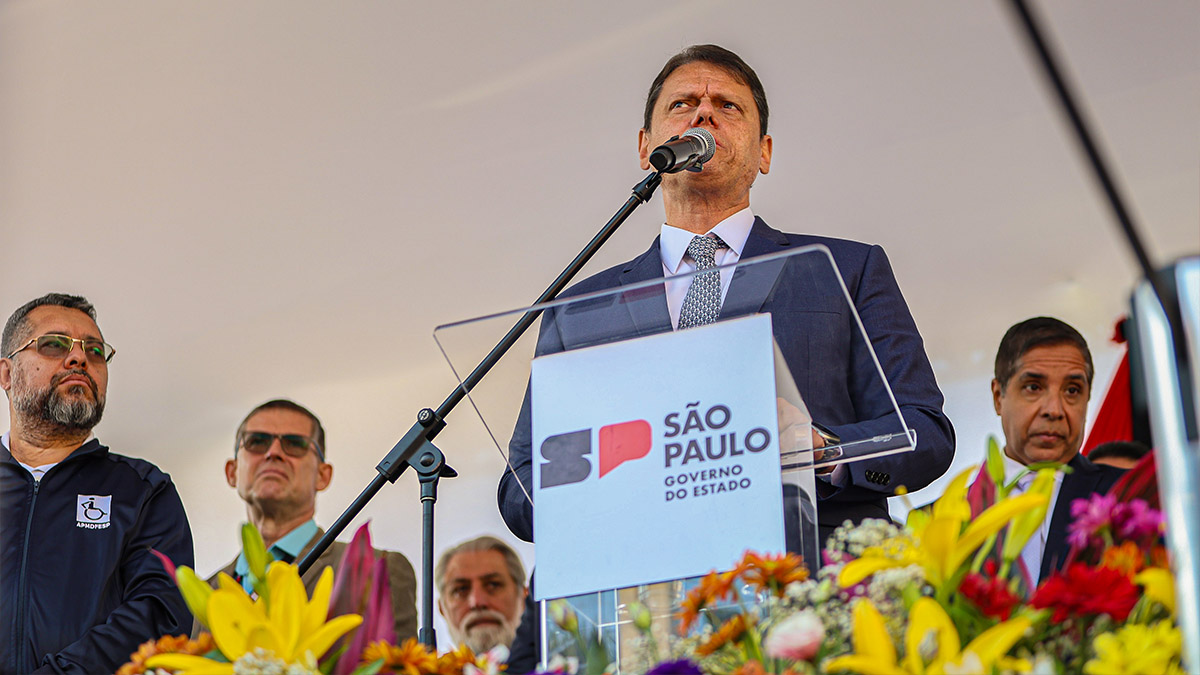 Governador Tarcísio de Freitas na formatura da Polícia Militar