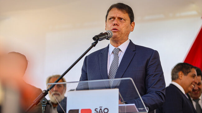 Governador Tarcísio de Freitas na formatura da Polícia Militar