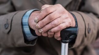 Pesquisas recentes sobre envelhecimento indicam que a longevidade humana pode avançar mais do que se imaginava (Foto: Freepik)