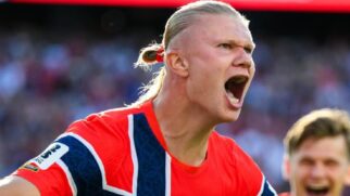 Erling Haaland celebrando um de seus gols pela Noruega na Copa do Mundo