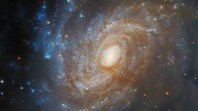 A Via Láctea foi formada por colisões de várias galáxias e estrelas (Foto: Reprodução/ESA/Hubble & NASA)