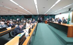 Redução da maioridade penal para 16 anos é aprovada na CCJ e avança na Câmara