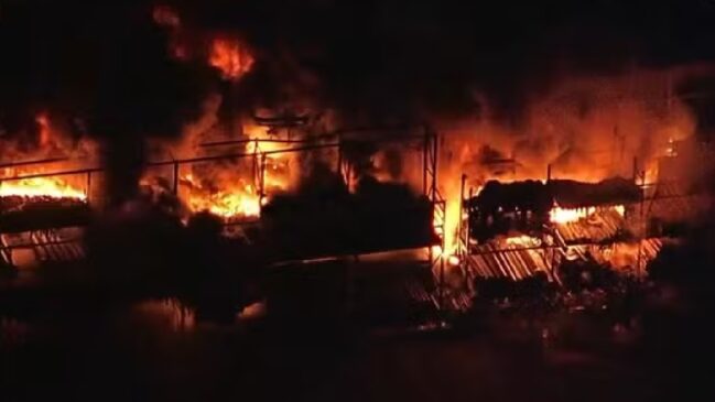 Incêndio em um imóvel comercial em Guarulhos, São Paulo