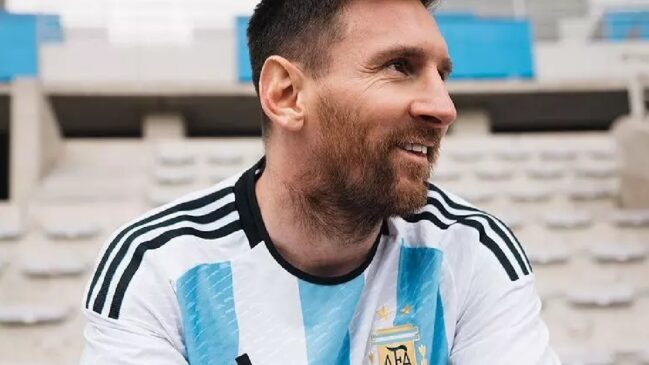 Lionel Messi vestindo a camisa da seleção argentina de futebol