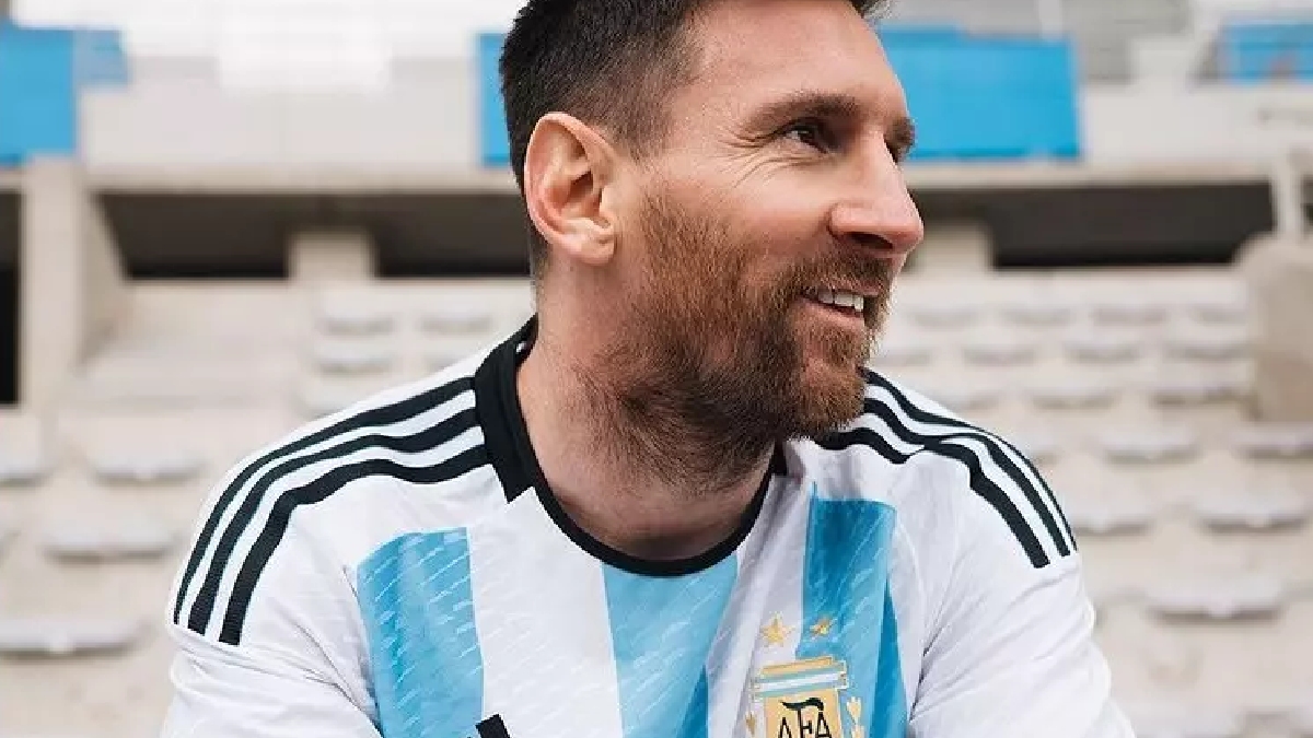 Lionel Messi vestindo a camisa da seleção argentina de futebol