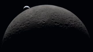 Projeto da NASA quer instalar um radiotelescópio na face oculta da Lua para captar sinais emitidos logo após o Big Bang (Foto: Divulgação/NASA)