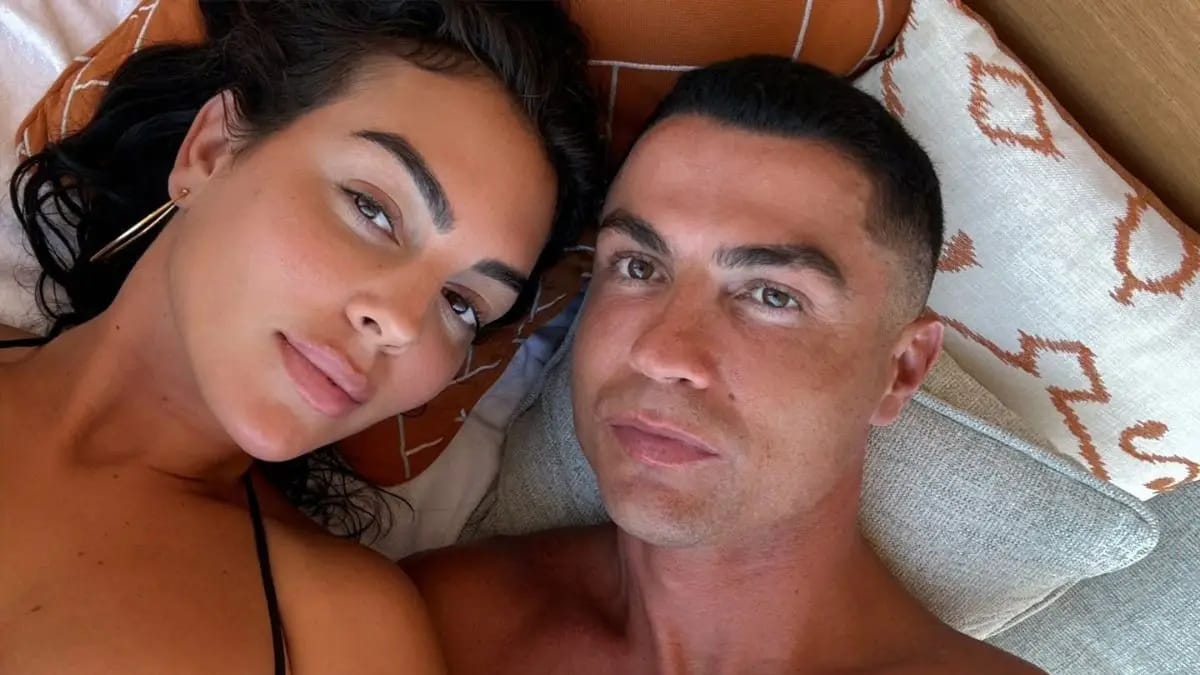 Cristiano Ronaldo e Georgina Rodríguez estão juntos desde 2016, quando se conheceram em uma loja da grife Gucci em Madri, onde ela trabalhava como vendedora. (Foto: Reprodução/Instagram)