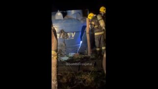 Bombeiros abrem reservatório de soro de leite em Goiás após morte de pai e filho