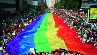 Vista aérea da Parada LGBT+ em São Paulo