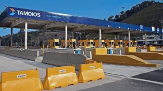 Praça de pedágio da Rodovia dos Tamoios, no litoral norte de São Paulo, onde motoristas pagam tarifa para seguir em direção a Caraguatatuba, São José dos Campos e outras cidades da região