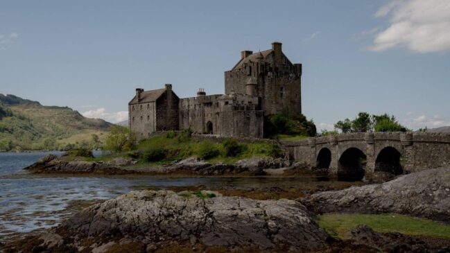 Dos cenários de Harry Potter e Outlander ao lendário Lago Ness, descubra por que o país europeu é o destino perfeito para as suas próximas férias. Foto: Pexels