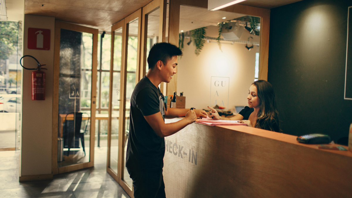 Hospedagens podem ficar ainda melhores com upgrades, check-out estendido e benefícios exclusivos (Foto: Pexels)