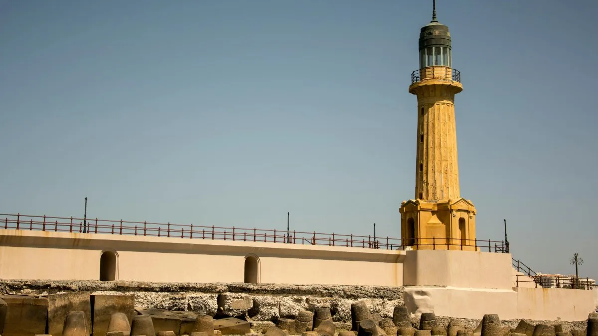 Blocos gigantes e elementos arquitetônicos do Farol de Alexandria ajudam a recontar um capítulo perdido da história (Foto: Pexels)