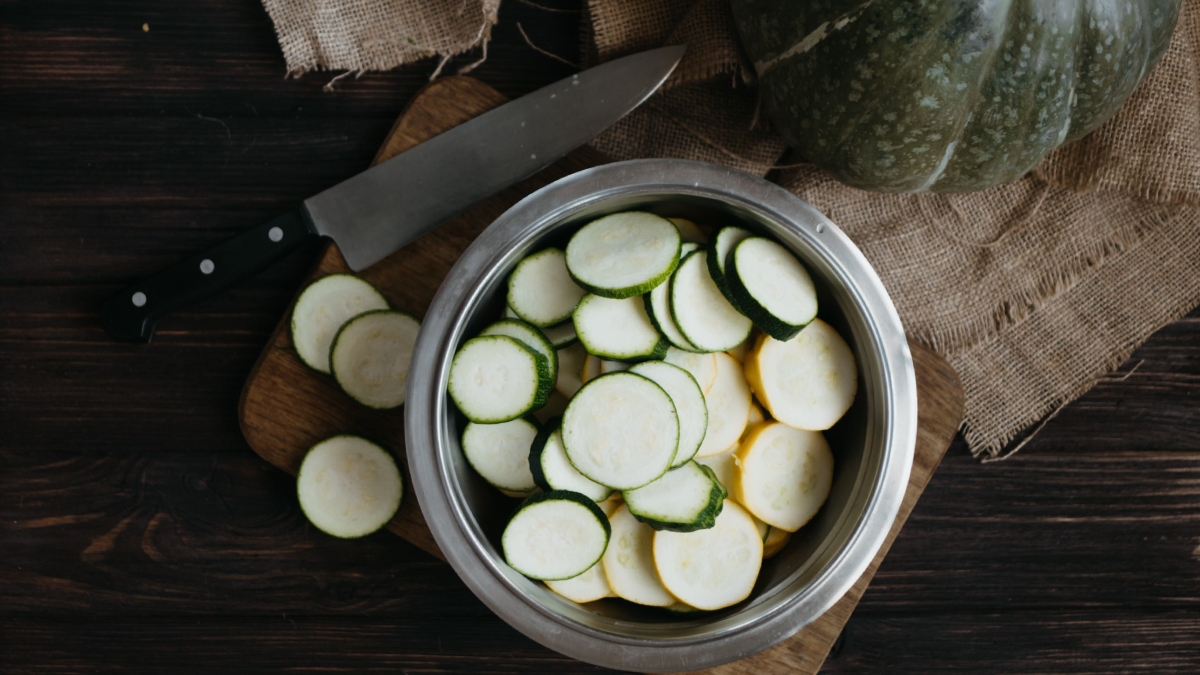 Refogada, assada ou grelhada, a abobrinha pode fazer parte de uma alimentação equilibrada (Foto: Pexels)