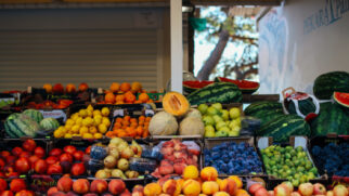 Frutas, legumes, verduras e grãos integrais estão entre as principais fontes naturais de fibras para o organismo (Foto: Pexels)