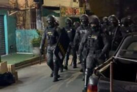 Operação da PM em Paraisópolis tem tiros, suspeito baleado e ônibus atingido
