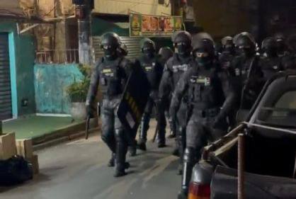 Operação da PM em Paraisópolis tem tiros, suspeito baleado e ônibus atingido