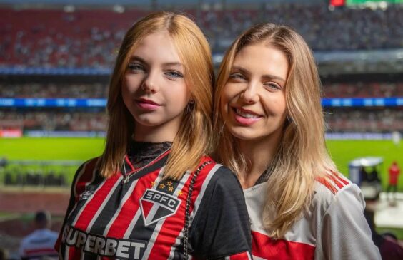 'Ninguém te conhece' diz filha de Sheila Mello antes de show