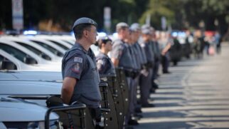 Policiais militares em formação durante cerimônia da Polícia Militar de São Paulo