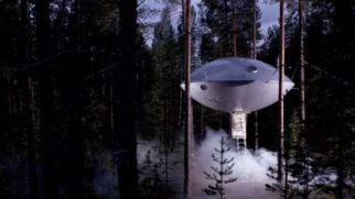 Acomodação de um quarto em formato de OVNI no Tree House, na Suécia