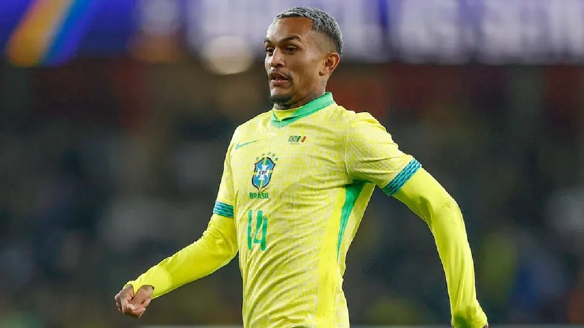 Lateral Wesley em ação pela Seleção Brasileira
