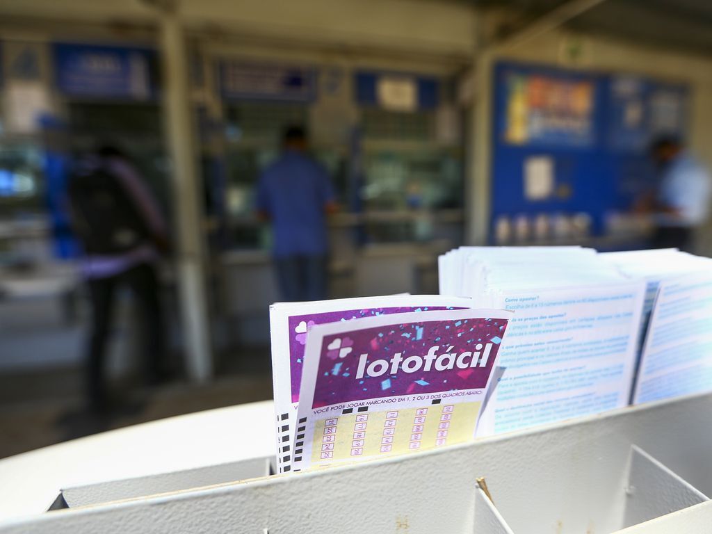 Lotofácil é uma modalidade simples das Loterias Caixa em que o apostador escolhe entre 15 e 20 números/Marcelo Camargo/Agência Brasil