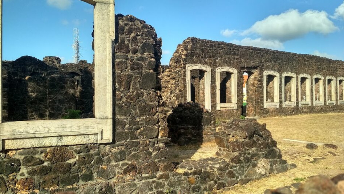 Casarões coloniais e centros históricos preservados transformam esses destinos em verdadeiros museus a céu aberto (Foto: Flaviohmg/ Wikimedia Commons)