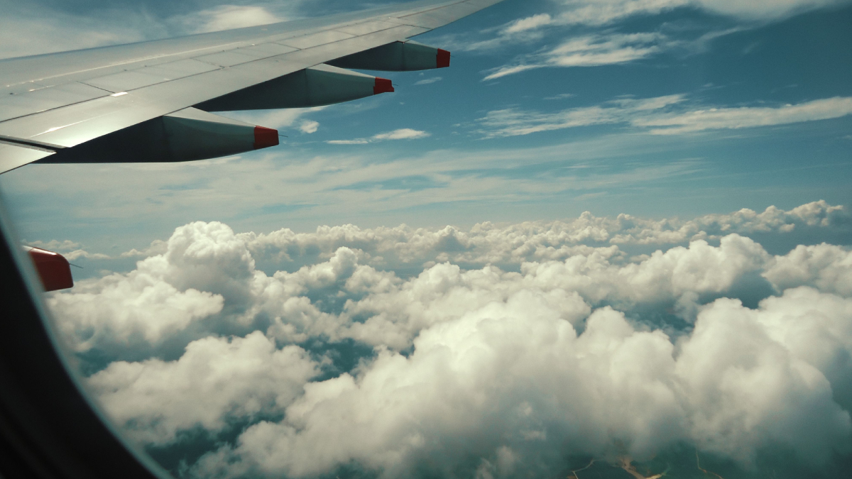 Aviões aproveitam correntes de vento em alta altitude para reduzir o tempo de voo e economizar combustível (Foto: Soudha J./ Pexels)