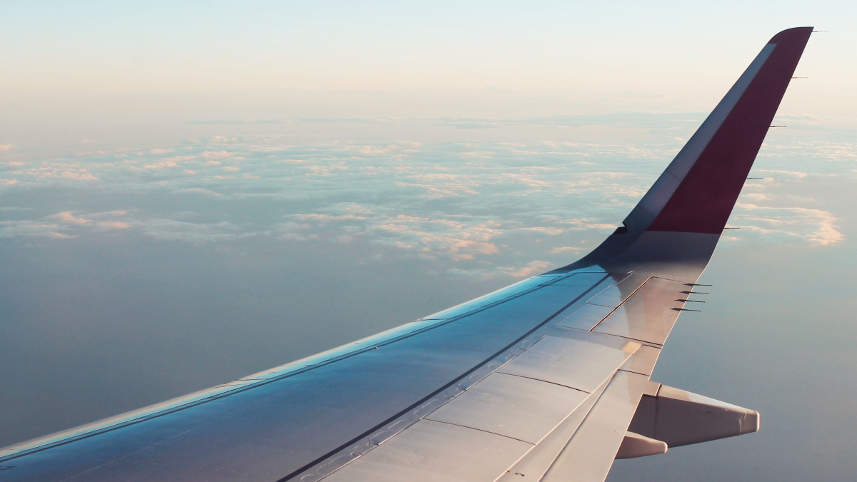 Além da meteorologia, fatores como tráfego aéreo e planejamento da rota influenciam a duração de cada viagem (Foto: photoGraph/ Pexels)