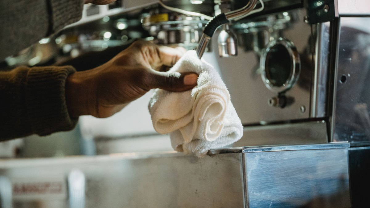 Porém, o vinagre de álcool dissolve os depósitos minerais deixados pela água (Foto_ Mizuno K_Pexels)