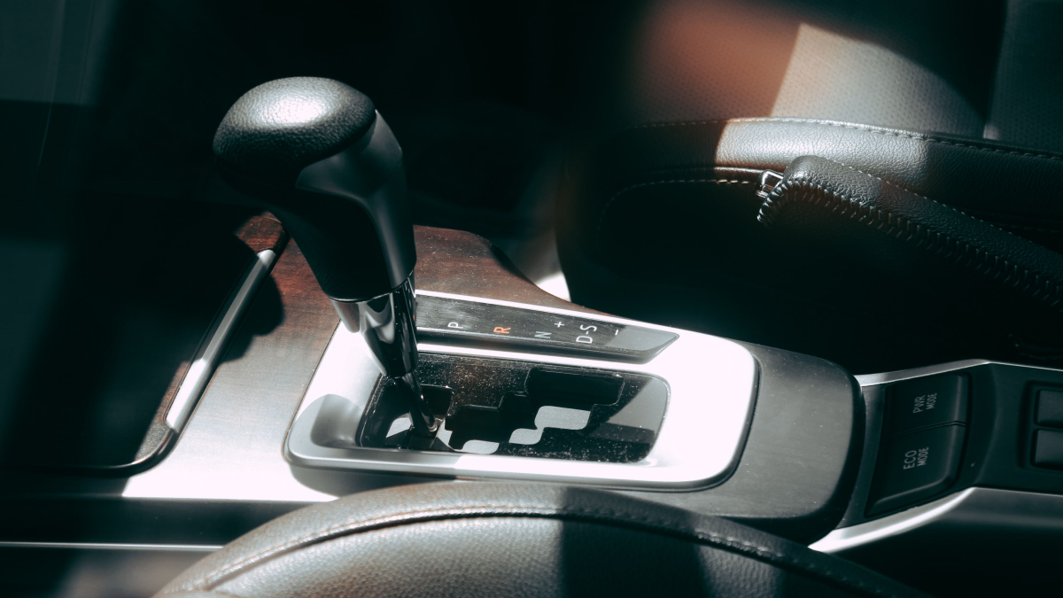 Carros automáticos trocam a maior parte dos números por letras/Pexels