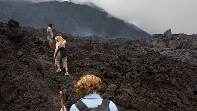 O vulcão Pacaya oferece uma das experiências mais impressionantes para quem busca turismo de aventura na Guatemala (Foto: Greg Willis/ Wikimedia Commons)