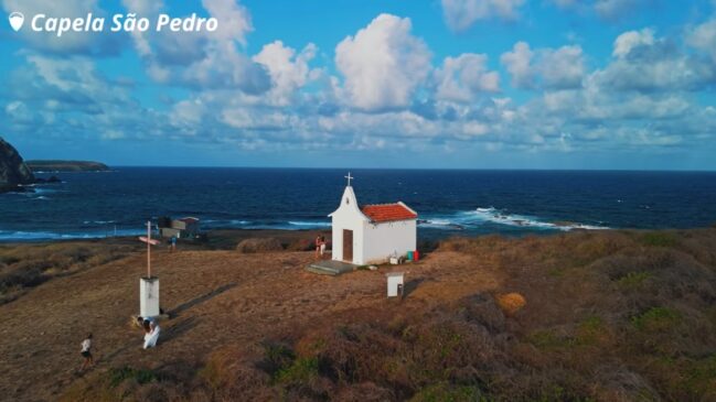 A Praia do Sancho já foi considerada a mais bonita do mundo (Foto: Reprodução/Youtube)
