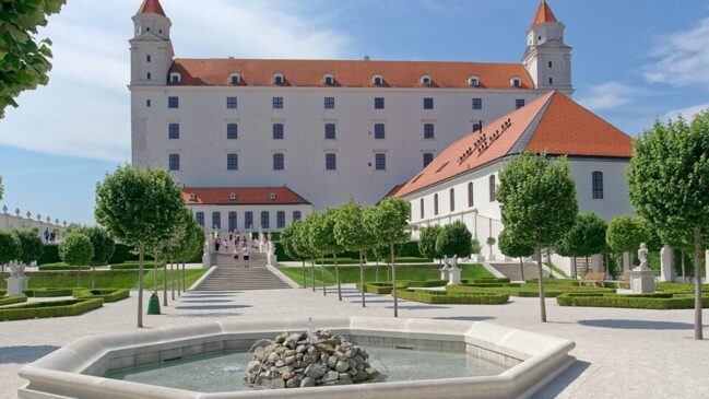 Castelo de Bratislava (Bratislavský Hrad) Eslováquia - (Foto_ Jakub Hałun_Wikimedia Commons)