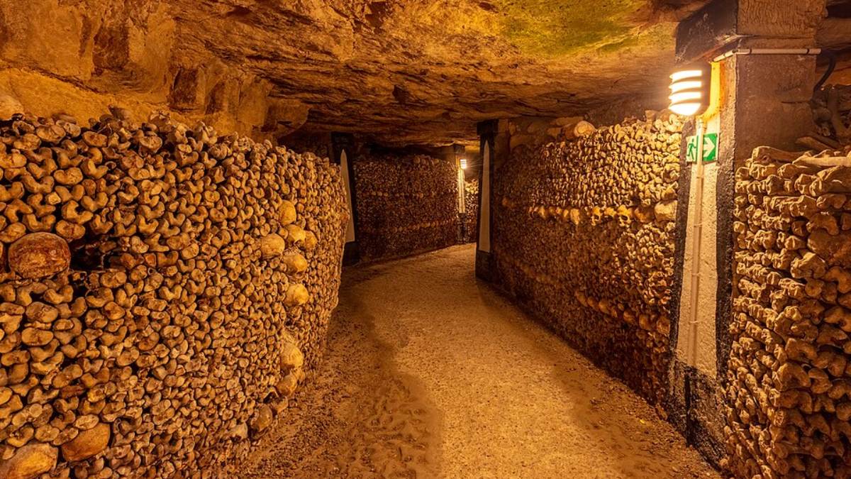 O passeio dura cerca de uma hora e revela um dos patrimônios históricos mais curiosos e misteriosos de Paris (Foto_ Diego Delso_Wikimedia Commons)