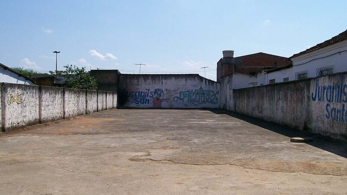 Local onde os catadores de lixo moravam, que acharam o Césio-137 (Foto: Ycaro Gouveia Ribeiro/ Wikimedia Commons)