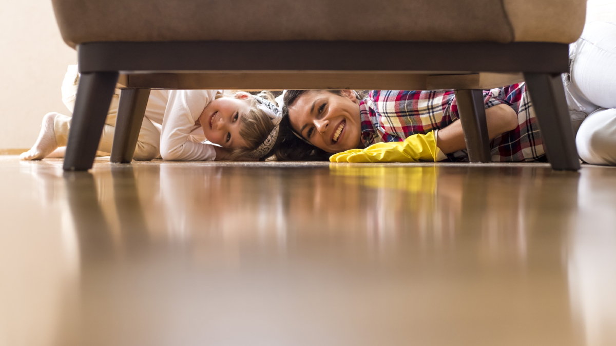 A limpeza correta preserva a camada protetora do piso laminado e aumenta sua durabilidade (Foto: Freepik)