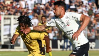 Jogador Raniele em dividida com o jogador do Cascavel. (Foto: Reprodução/Instagram/@fccascavel)