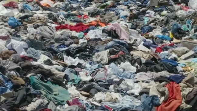 As roupas entram no Chile pela Zona Franca de Iquique (Foto: Reprodução/Youtube/@bbcbrasil)