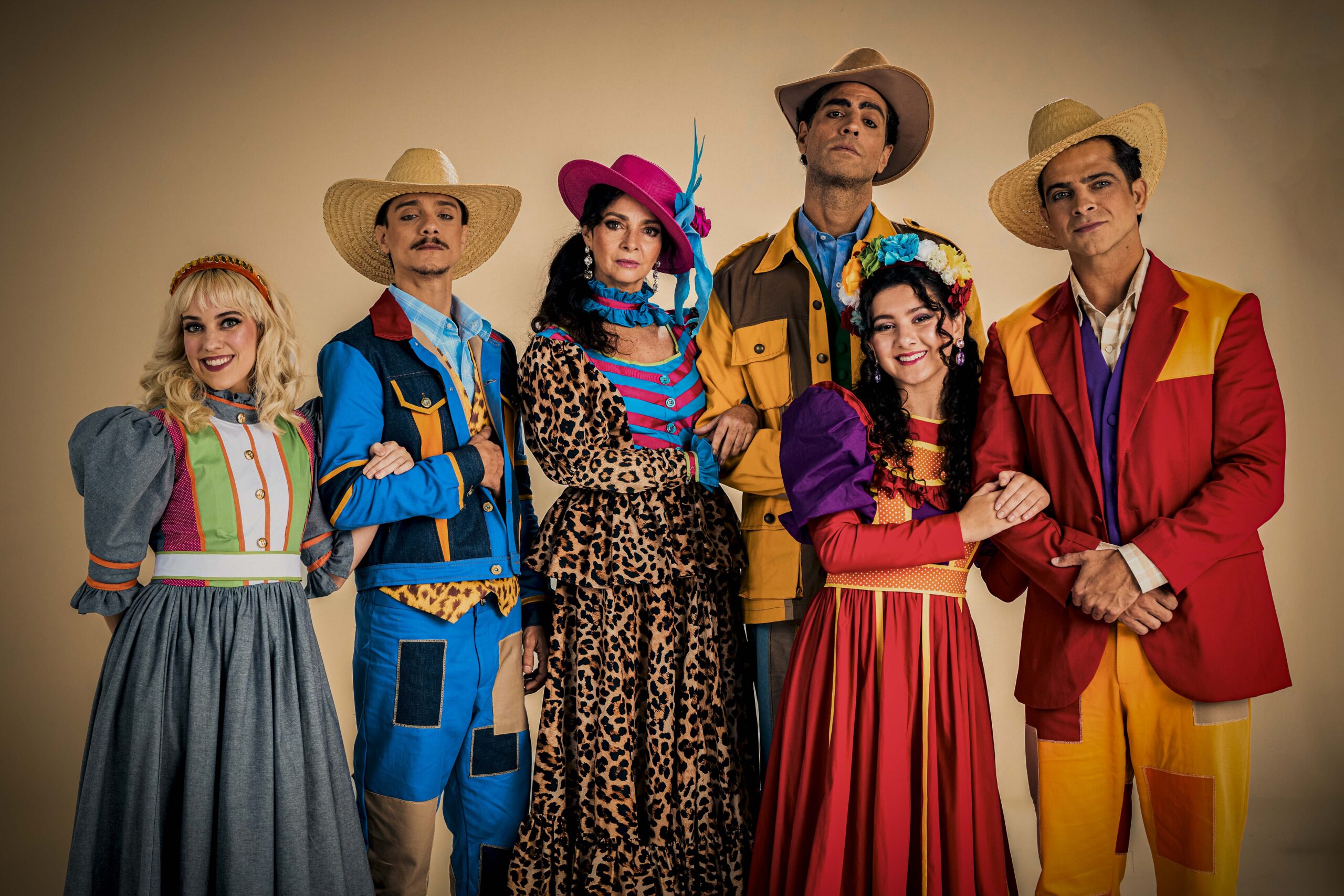 Claudia Ohana integra o elenco de "Festa no Arraial – O Musical", espetáculo livremente inspirado em Sonho de uma Noite de Verão, de William Shakespeare, que estreia no dia 24 de julho, no Teatro Sabesp Frei Caneca, em São Paulo